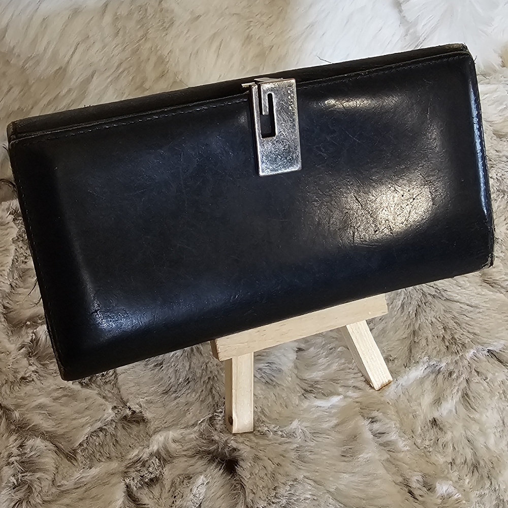 Gucci Vintage trifold leather wallet.